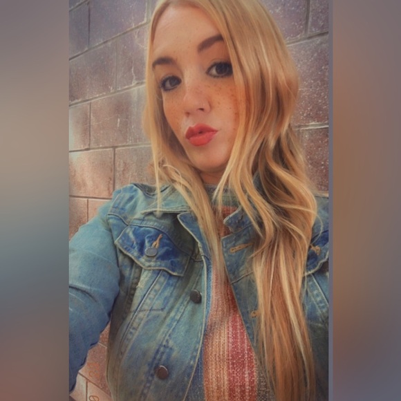 Meet your Posher, Crystal - Picture 2 of 4